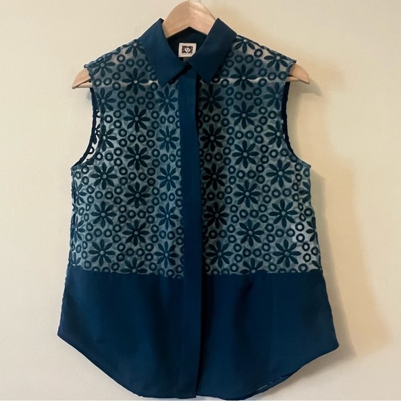 Anne Klein Size 6 Sleeveless Embroidered Blouse - Picture 2 of 7
